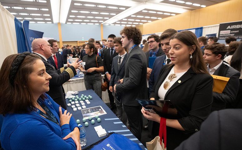 students and businesses interacting at career expo